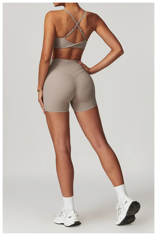 חליפת ספורט קצרה ומחטבת- אלין